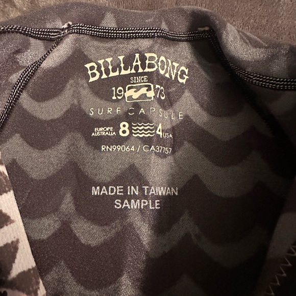 Brand new never worn billabong surf capsule suit, size 4 - Picture 3 of 4